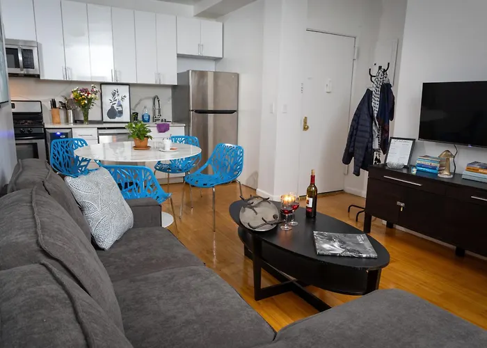 Modern Apartment By Central Park - 3 Br